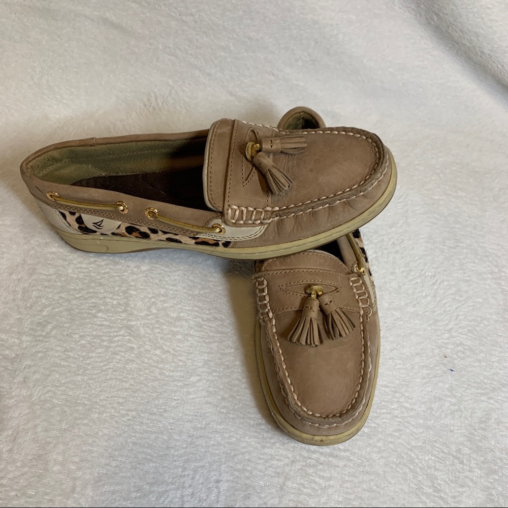 Cheetah sperrys size 9